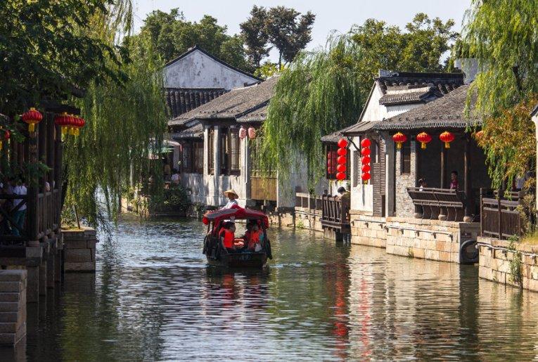 在小城市事业单位公务员有啥用，身为一个同性恋找对象肯定是大城市好？